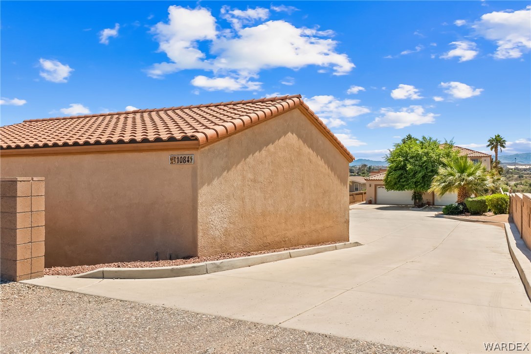 1084 Dike Road Mohave Valley, AZ 86440 - Photo 67 of 75 30x30 - 4 car detached garage at property entrance