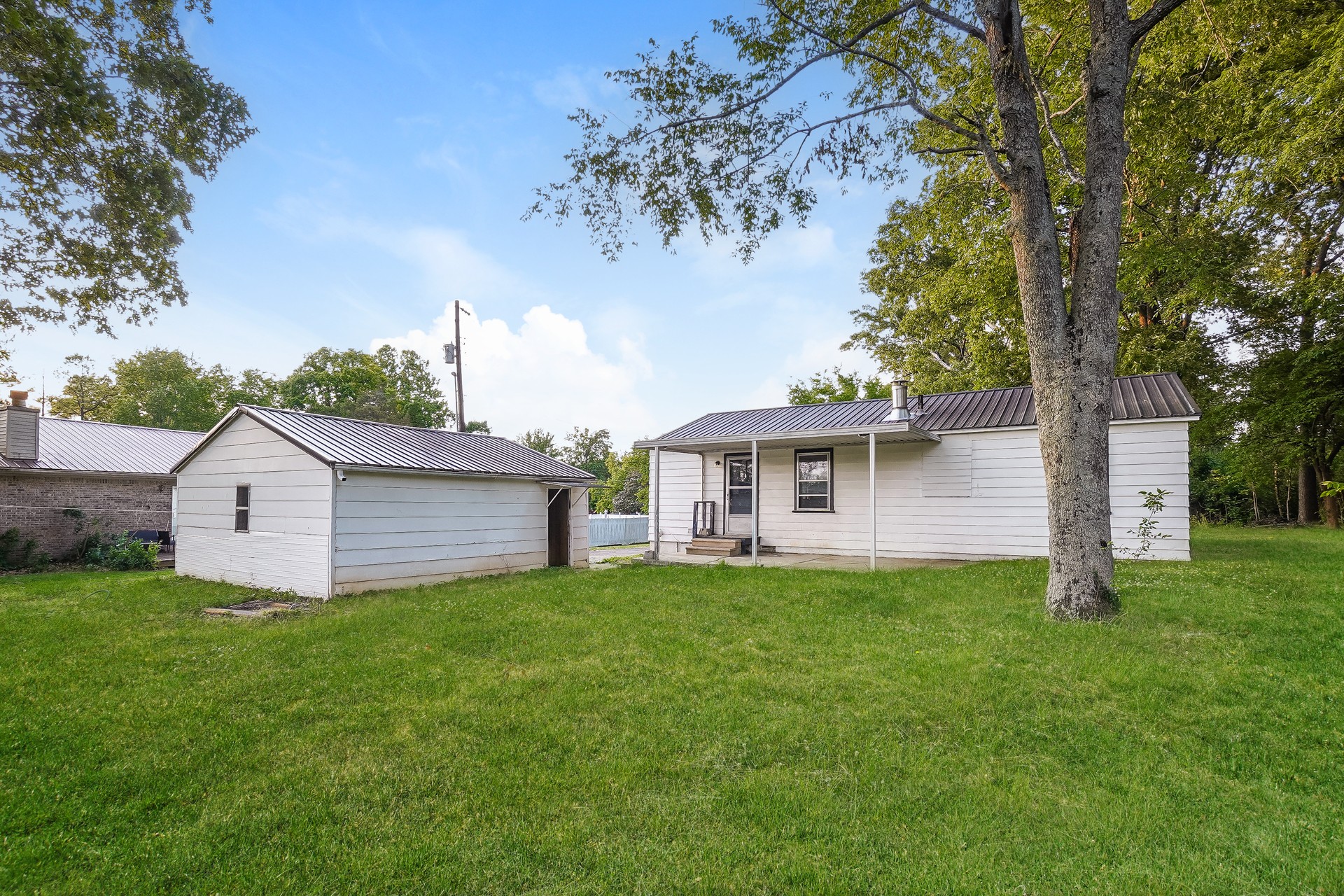 231 Foston Chapel Road Hopkinsville, KY 42240 - Photo 5 of 20 a view of a house with a yard