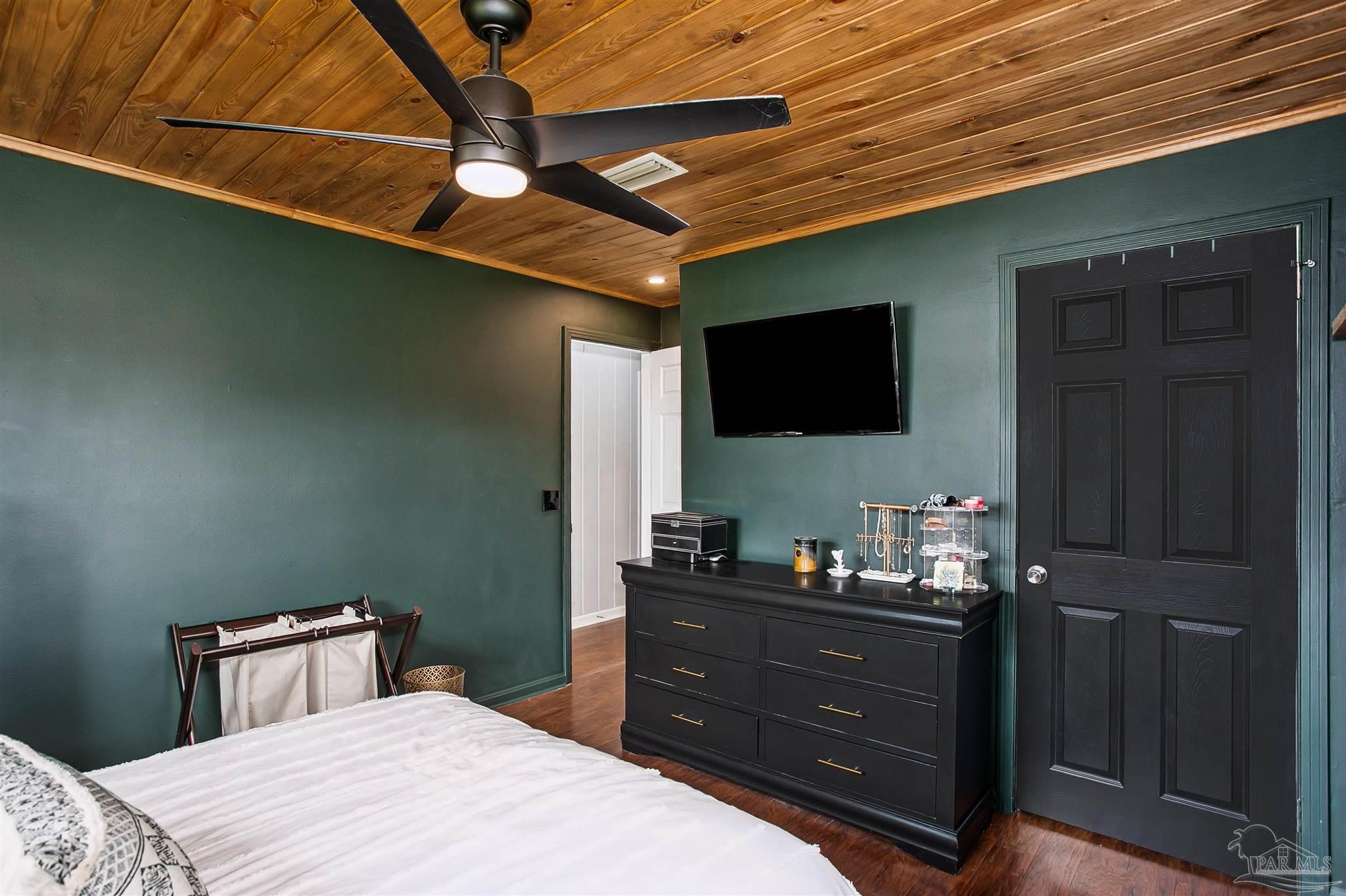 4075 Macks Road Century, FL 32535 - Photo 18 of 35 a bedroom with a bed and a flat tv screen on dresser