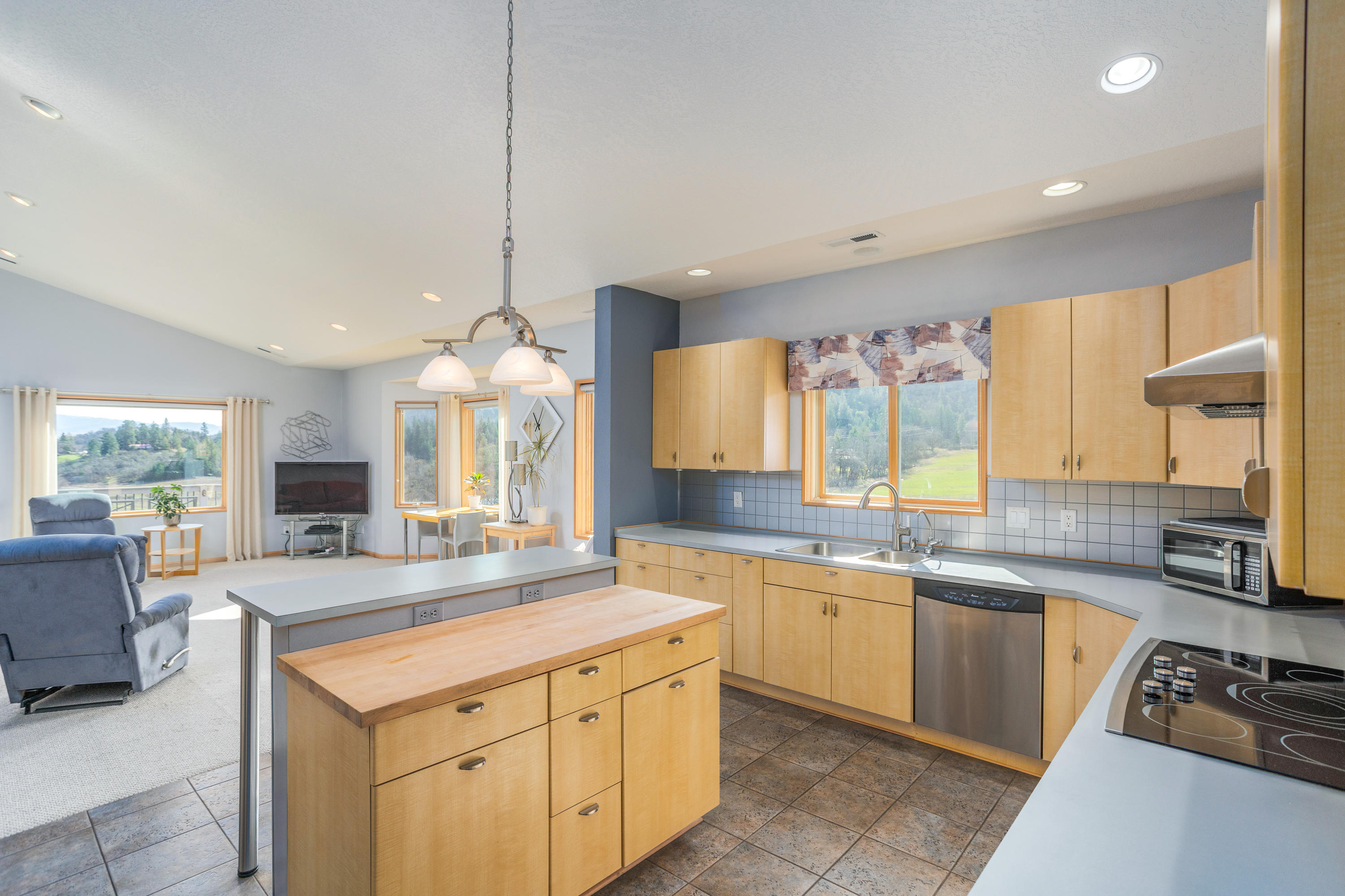 3578 Pioneer Road Medford, OR 97501 - Photo 22 of 46 Copy of 0 (31)
