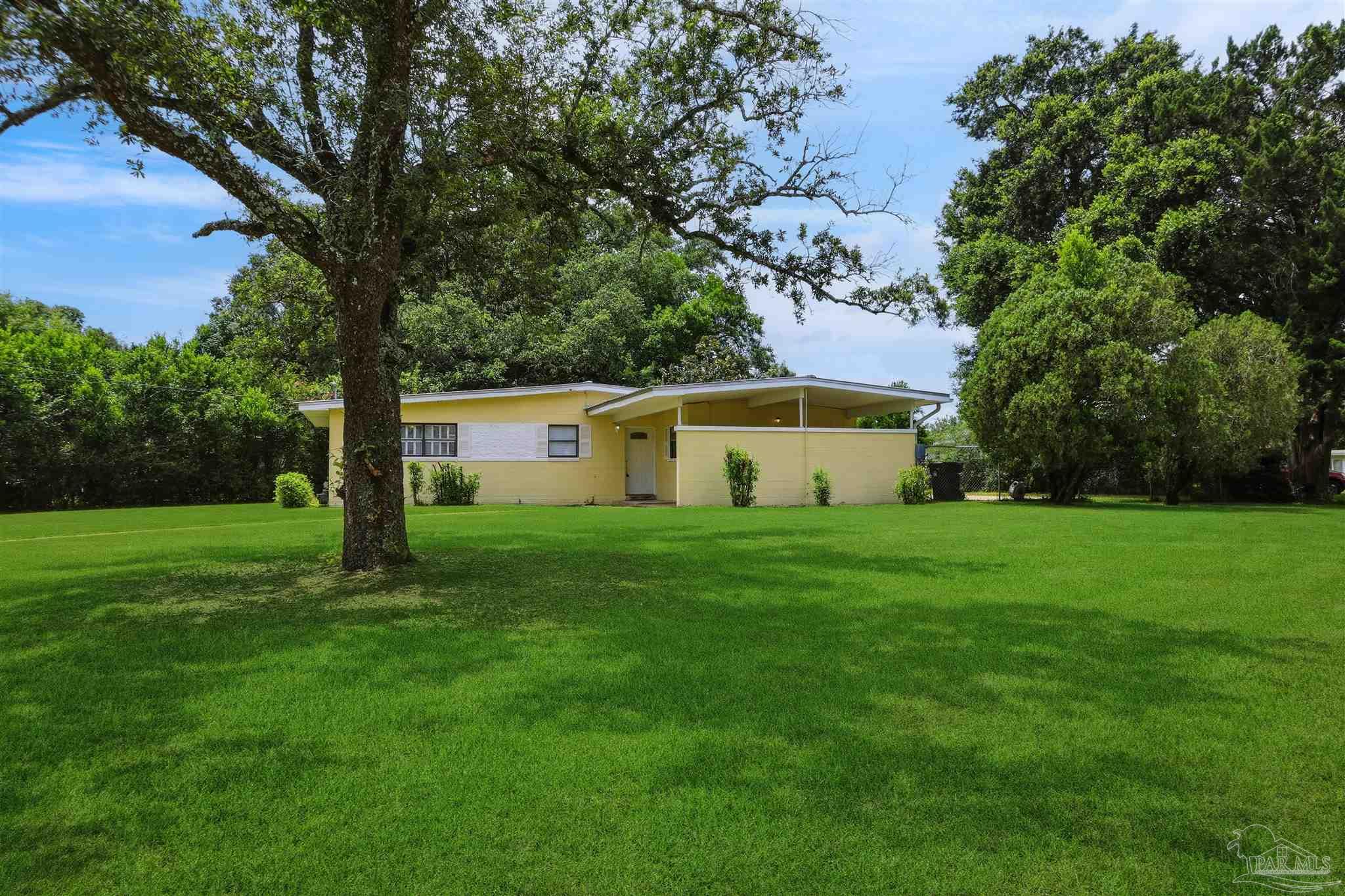 101 Vanderbilt Road Pensacola, FL 32506 - Photo 4 of 33 Front yard with mature oak tree