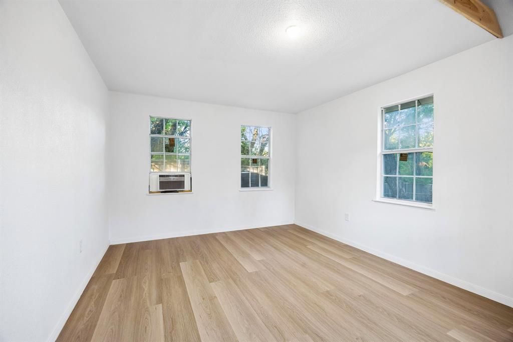 8938 Angleton Place Dallas, TX 75243 - Photo 21 of 27 Gallery Image 21