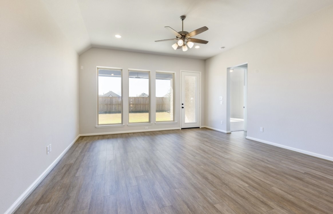 5034 Morrison Drive Manvel, TX 77578 - Photo 4 of 36 Great space for entertaining.