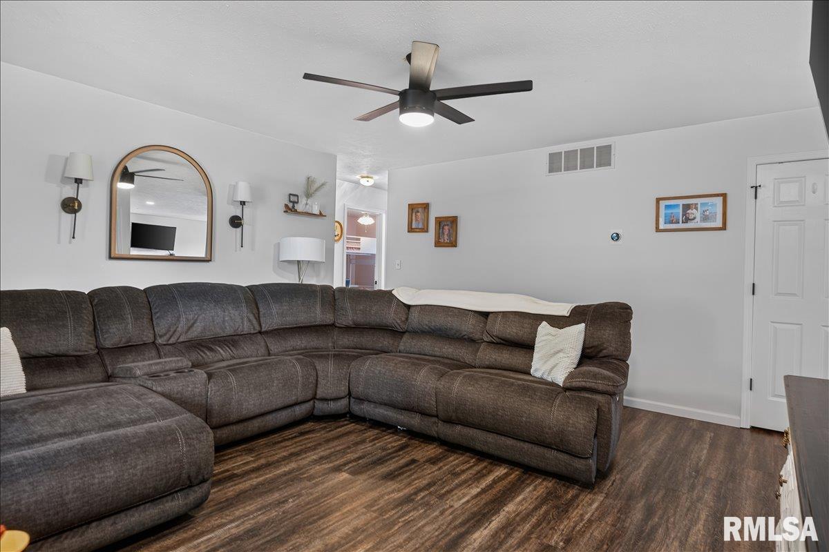 3824 Viking Boulevard Springfield, IL 62712 - Photo 4 of 37