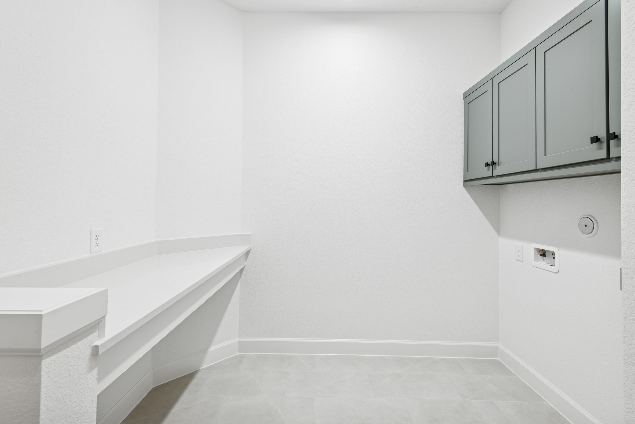 15714 Terracotta Terrace Lane Conroe, TX 77302 - Photo 18 of 47 a view of an empty walk in closet