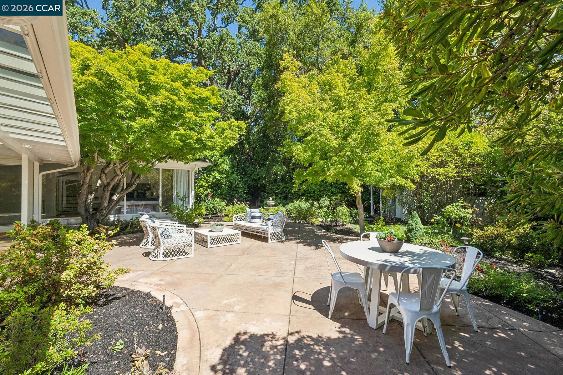 4 Crest Road Lafayette, CA 94549 - Photo 9 of 38