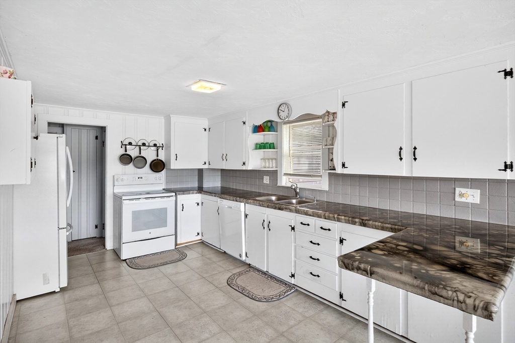 345 Quaker Road Falmouth, MA 02556 - Photo 18 of 33