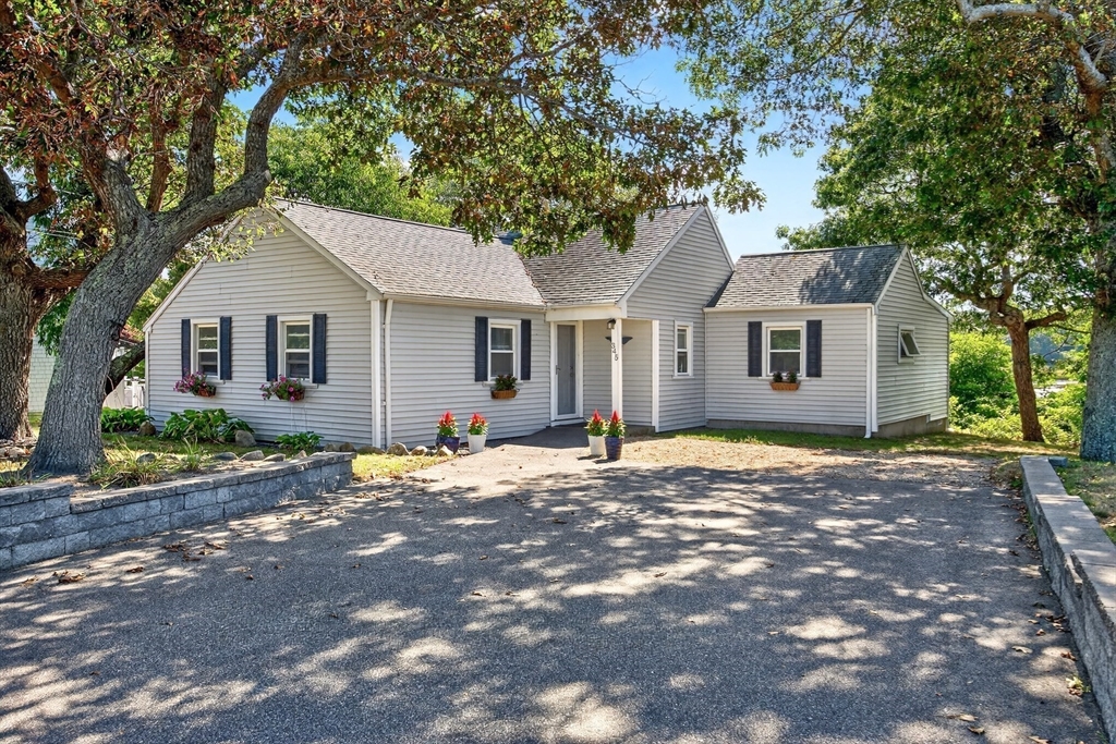 345 Quaker Road Falmouth, MA 02556 - Photo 2 of 33