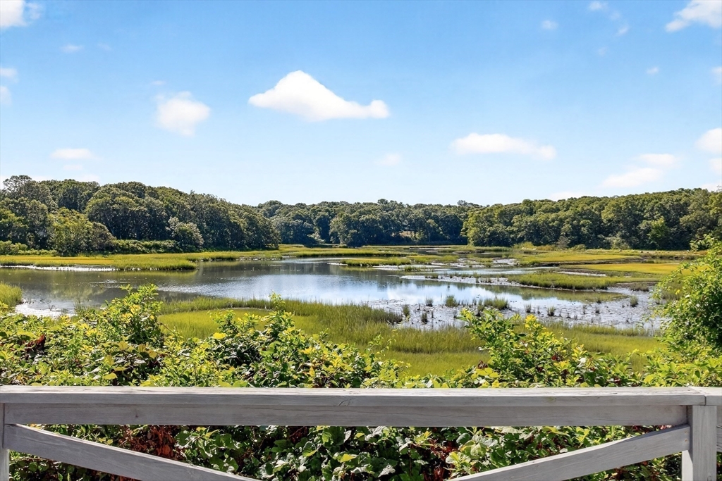 345 Quaker Road Falmouth, MA 02556 - Photo 4 of 33