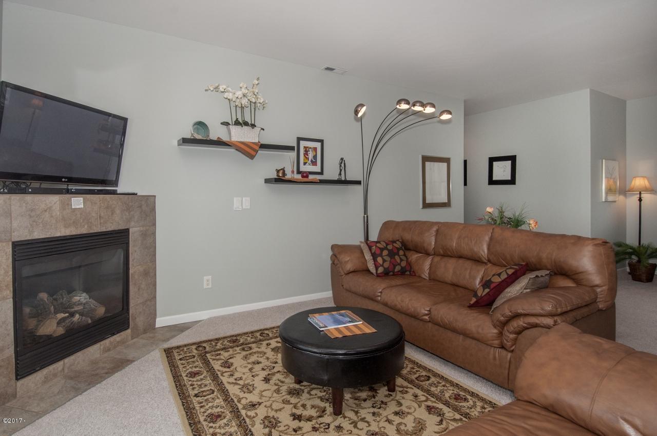 35-45 Northeast Clarke Street Depoe Bay, OR 97341 - Photo 18 of 48 Living Room-Snuggle Up