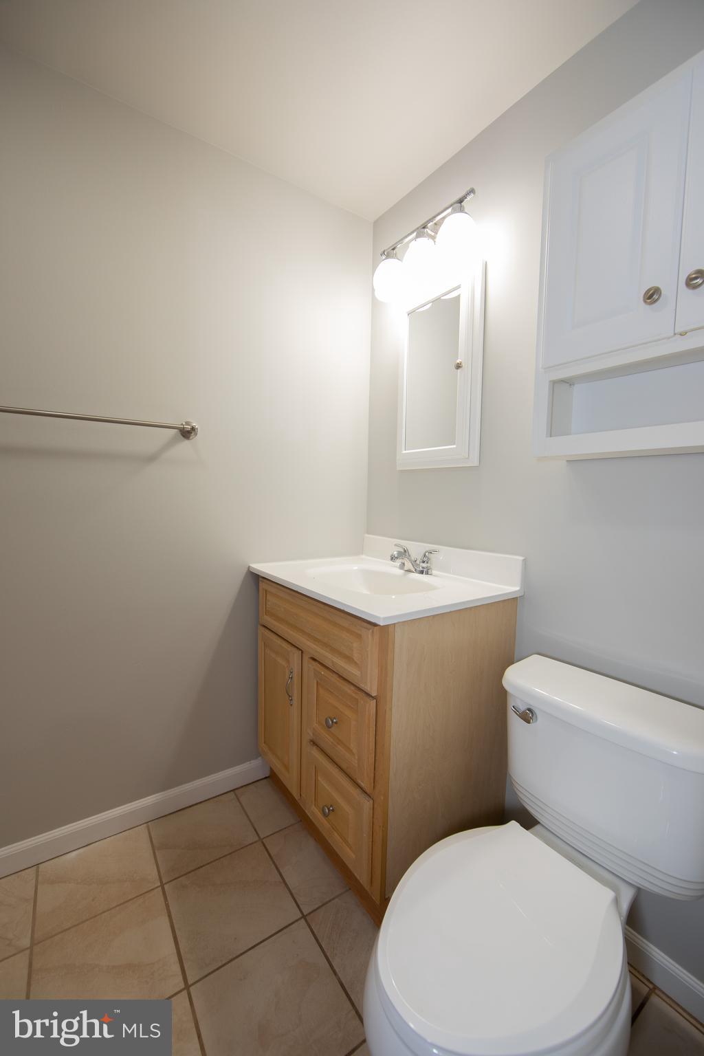 1518 Manley Road, Unit B26 West Chester, PA 19382 - Photo 11 of 19 2nd full bath.