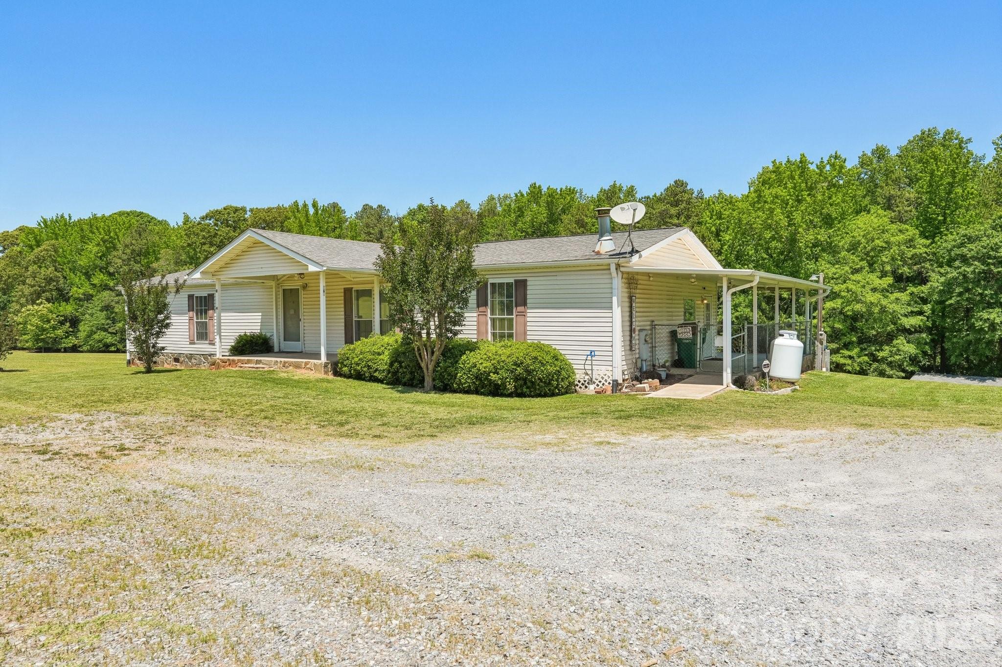 160 Allison Road Gaffney, SC 29341 - Photo 3 of 48