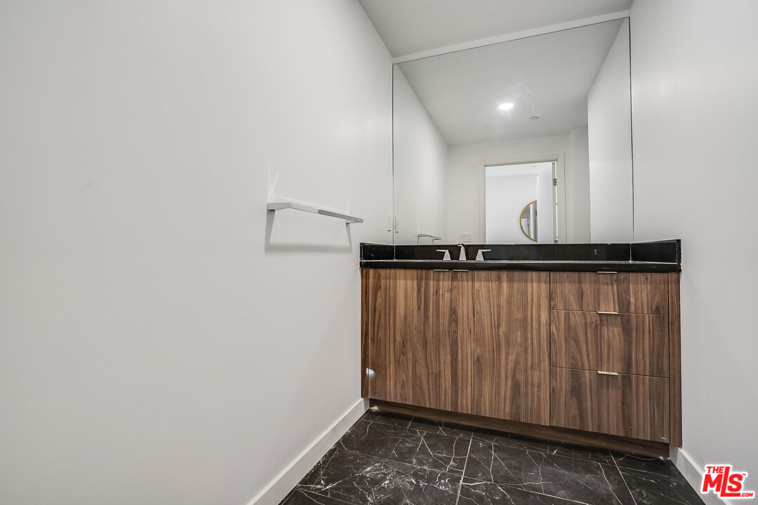 1021 South Shenandoah Street, Unit 501 Los Angeles, CA 90035 - Photo 17 of 19