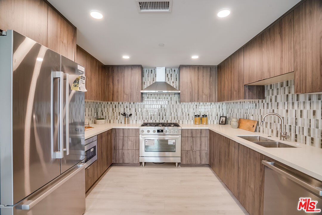 1021 South Shenandoah Street, Unit 501 Los Angeles, CA 90035 - Photo 7 of 19 a kitchen with stainless steel appliances granite countertop a refrigerator stove and sink