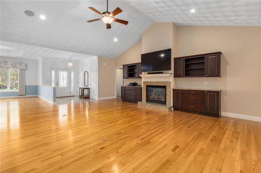 136 Rome Court Cranston, RI 02921 - Photo 13 of 35
