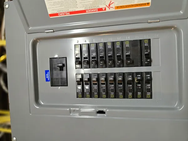 $115,000 | 909 South Jackson Street, McLeansboro, IL 62859