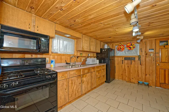 $199,900 | 9 Kilmer Roadway, Greenfield, NY 12850