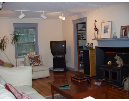 8 Saxon Road Worcester, MA 01602 - Photo 11 of 21 Gallery Image 11