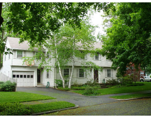 8 Saxon Road Worcester, MA 01602 - Photo 3 of 21 Gallery Image 3