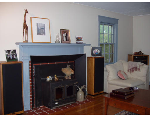 8 Saxon Road Worcester, MA 01602 - Photo 9 of 21 Gallery Image 9