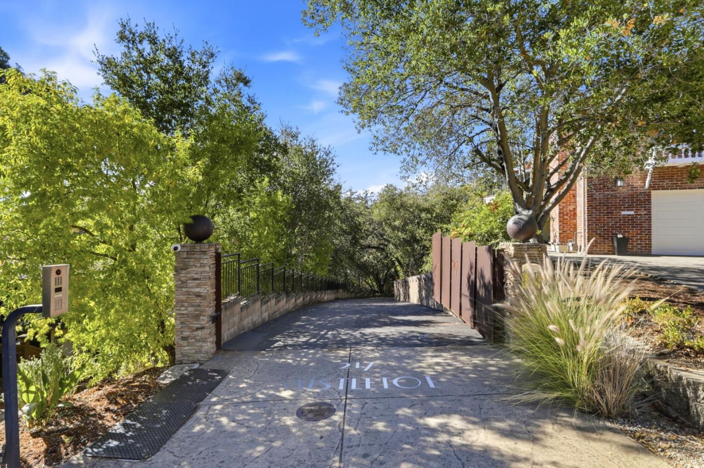 217 Mistletoe Road Los Gatos, CA 95032 - Photo 2 of 126 Gallery Image 2