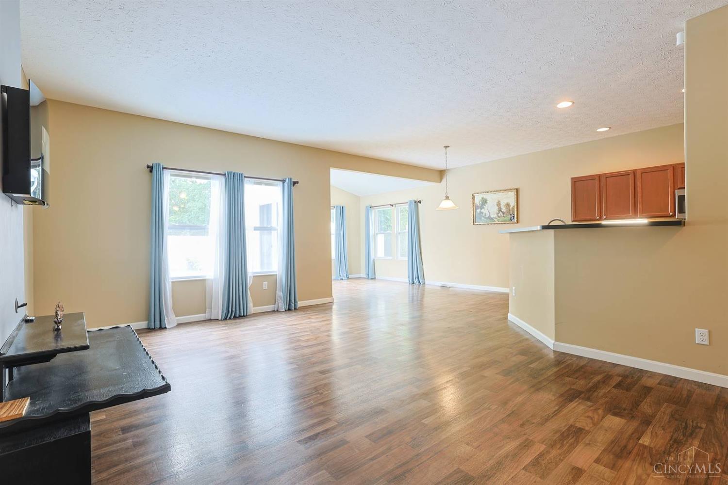 7307 Hunters Ridge Lane Cincinnati, OH 45247 - Photo 6 of 69