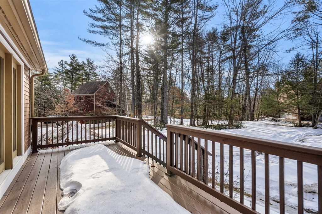153 Coffin Road, Unit 10 Epping, NH 03042 - Photo 23 of 31 a view of a wooden fence of a house