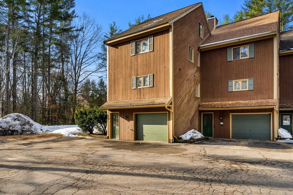 153 Coffin Road, Unit 10 Epping, NH 03042 - Photo 4 of 31 a view of a house with a outdoor space