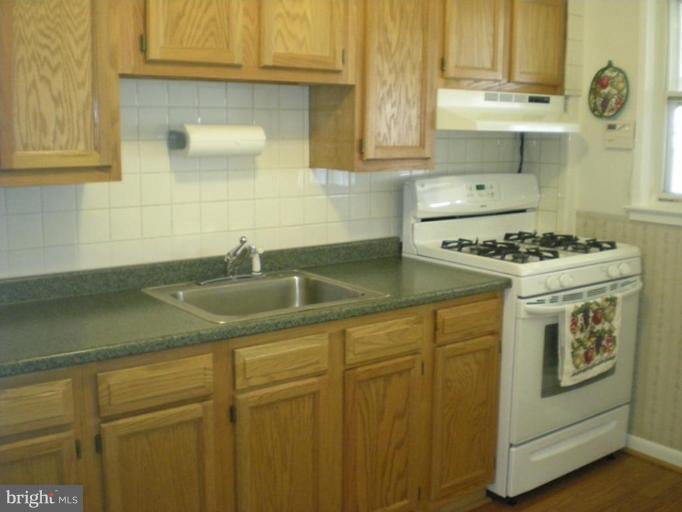8020 Wallace Road Dundalk, MD 21222 - Photo 20 of 21 Kitchen
