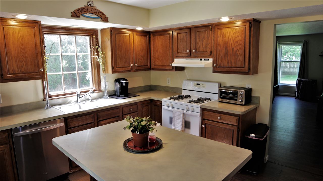 12477 Brick Road Granger, IN 46530 - Photo 3 of 29