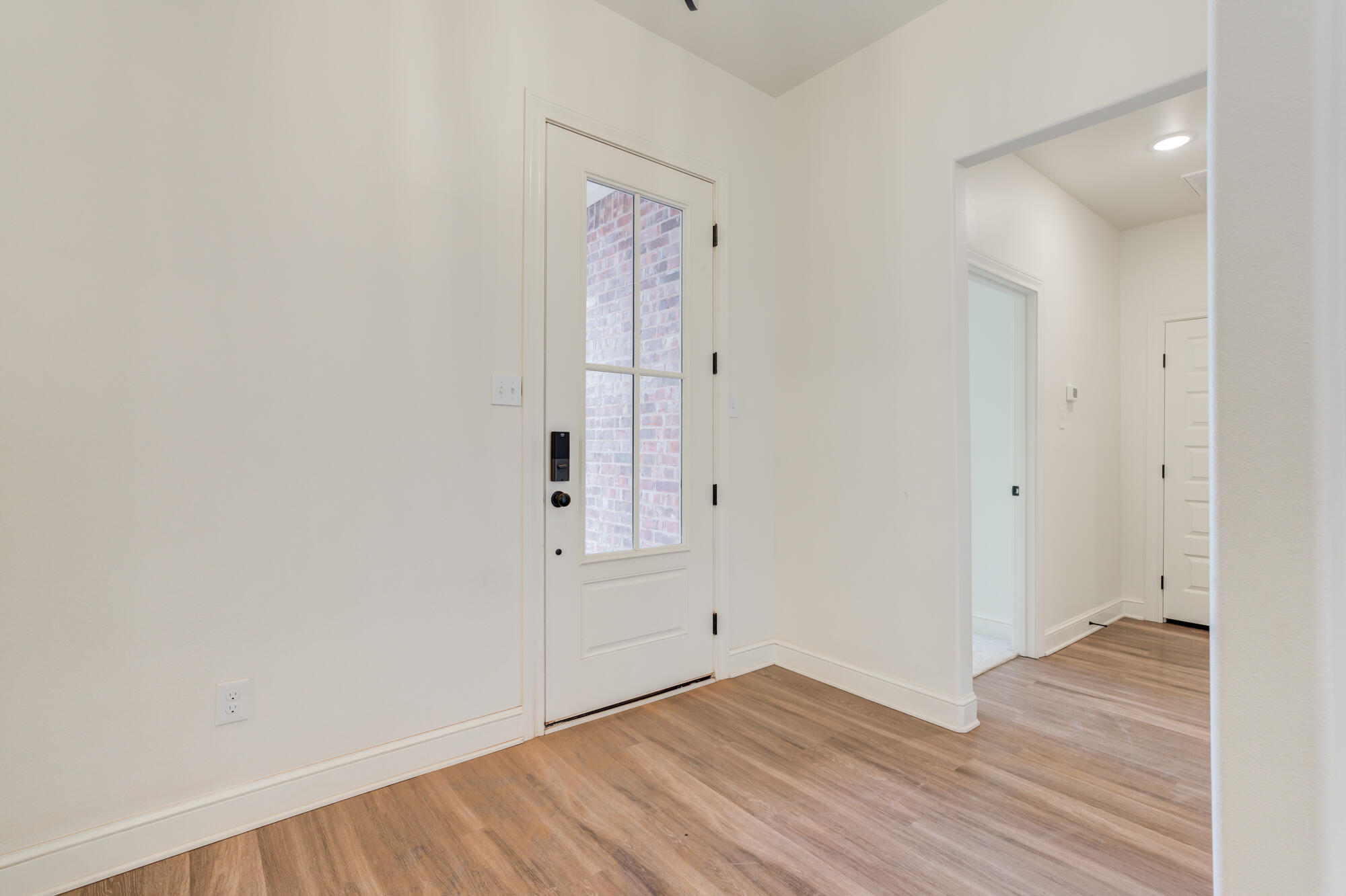 7609 52nd Street Lubbock, TX 79407 - Photo 11 of 54 7609-52nd-St_Lubbock-TX1_Entryway