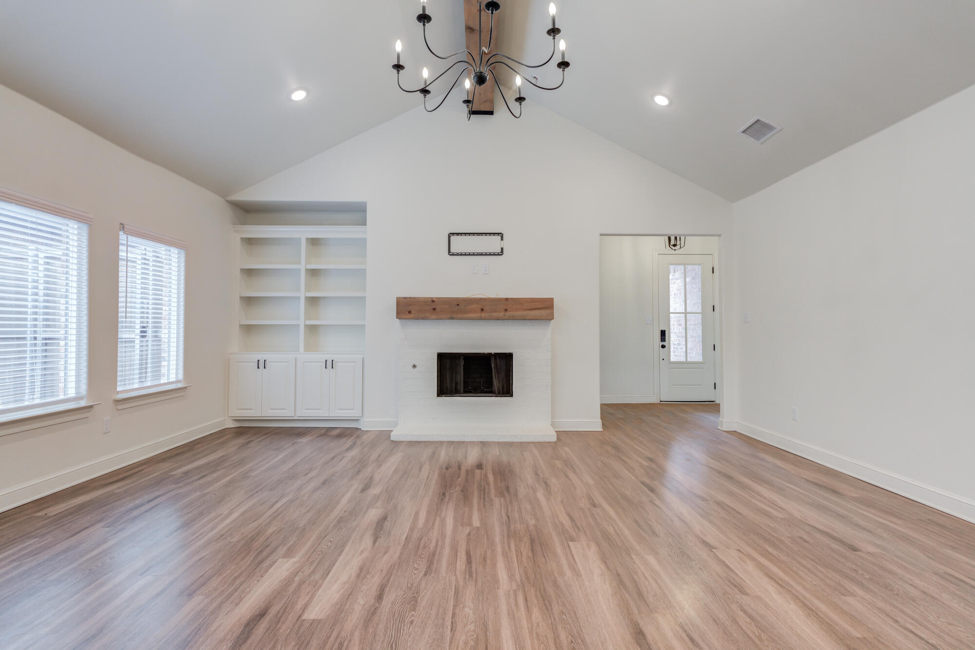 7609 52nd Street Lubbock, TX 79407 - Photo 15 of 54 7609-52nd-St_Lubbock-TX22_Living-Room