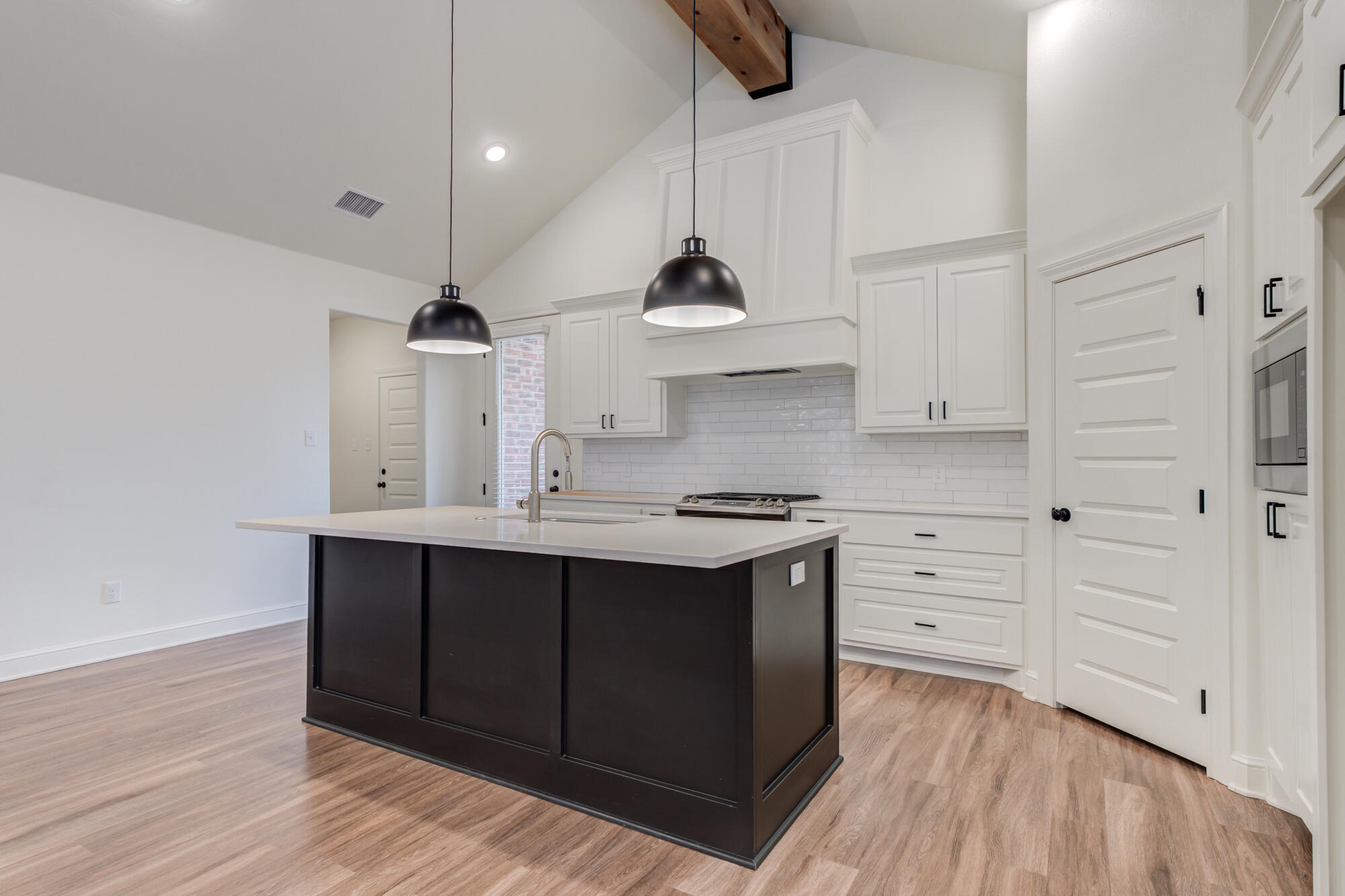 7609 52nd Street Lubbock, TX 79407 - Photo 19 of 54 7609-52nd-St_Lubbock-TX26_Kitchen