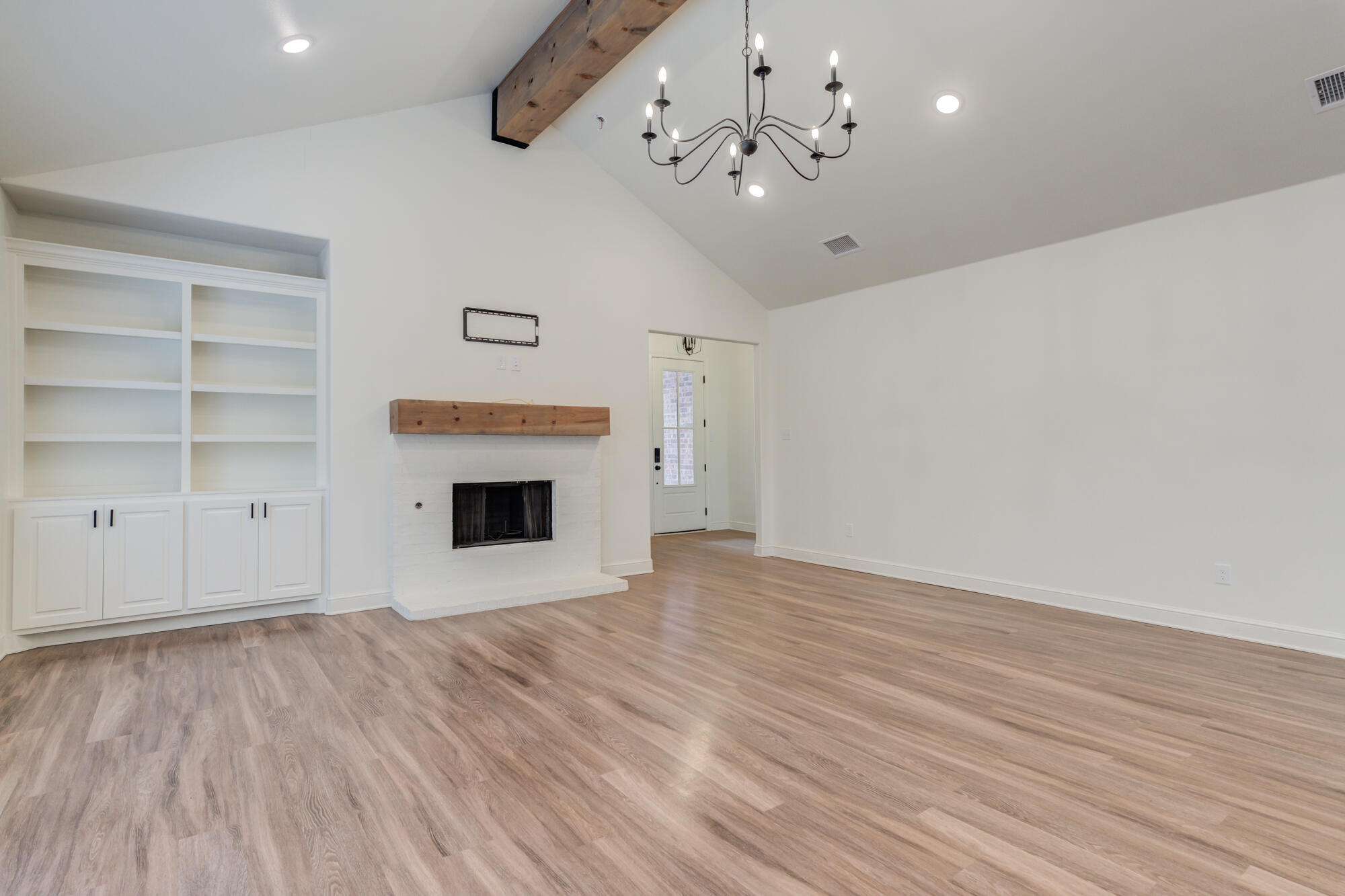 7609 52nd Street Lubbock, TX 79407 - Photo 5 of 54 7609-52nd-St_Lubbock-TX21_Living-Room