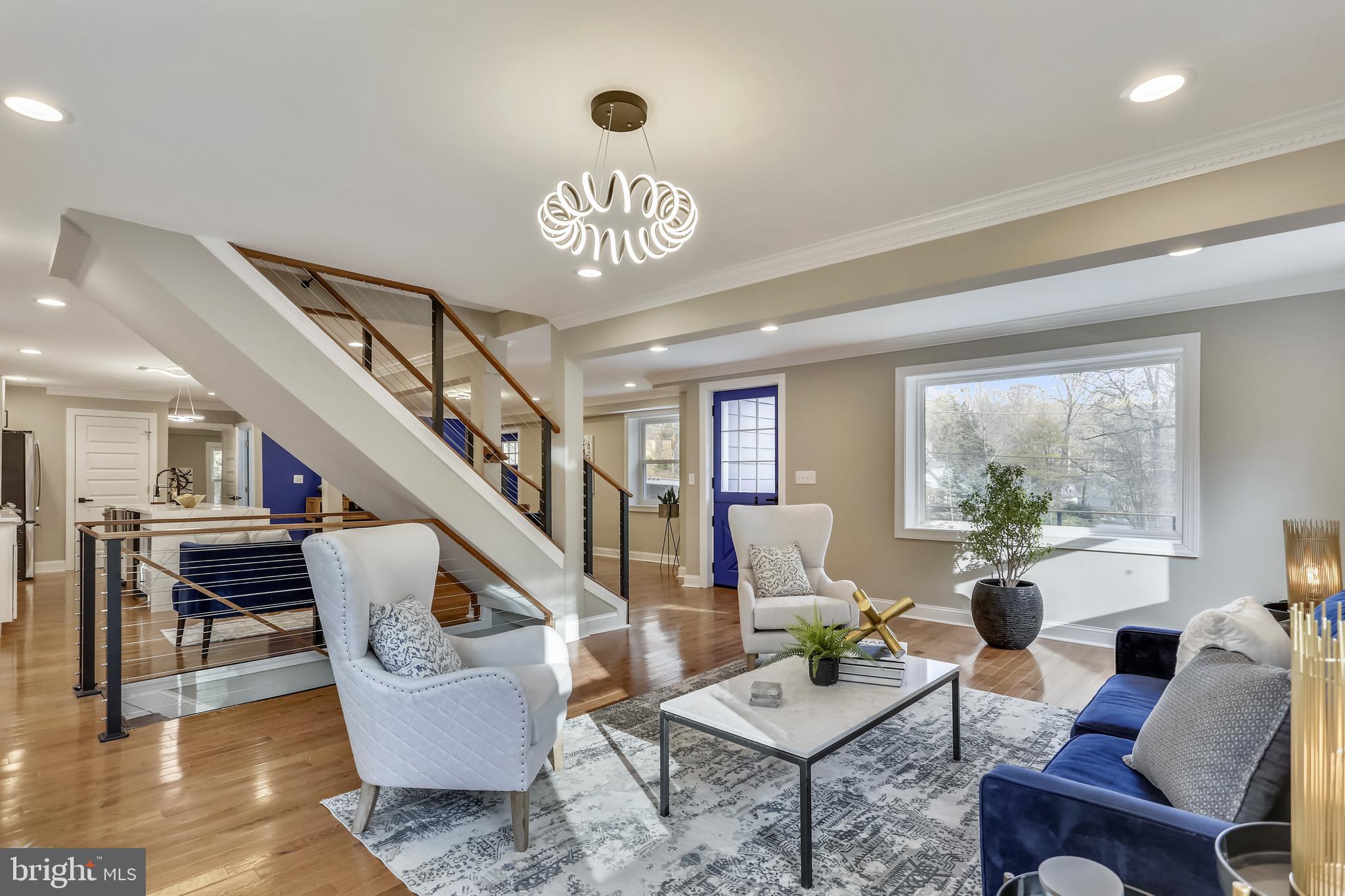 111 Sunnyside Road Silver Spring, MD 20910 - Photo 3 of 32 Living Room