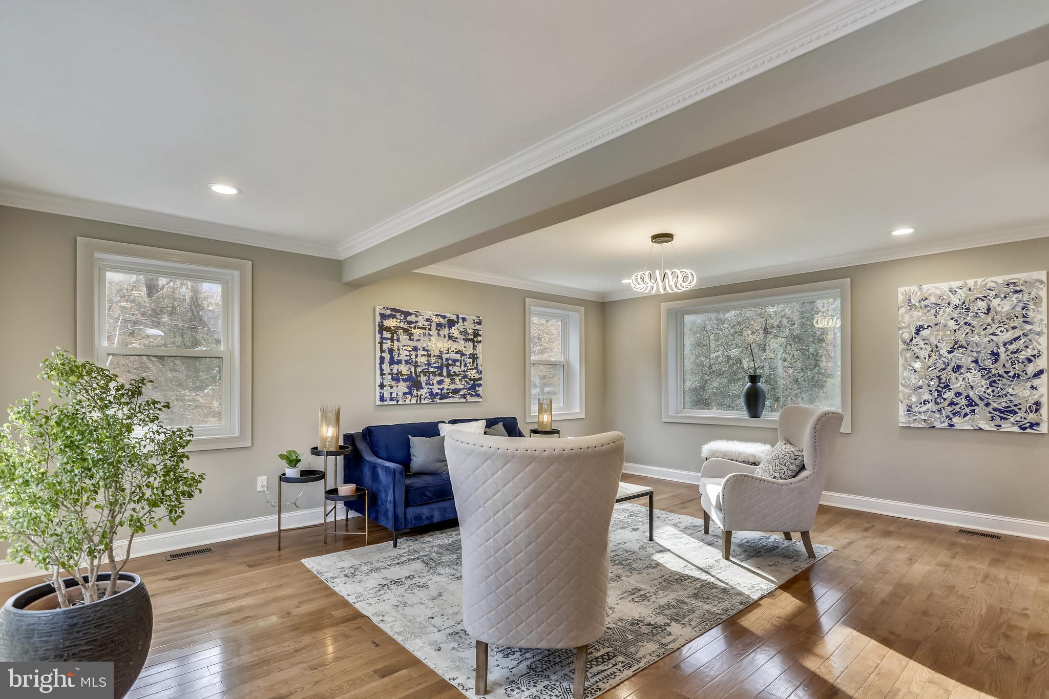 111 Sunnyside Road Silver Spring, MD 20910 - Photo 4 of 32 Living Room