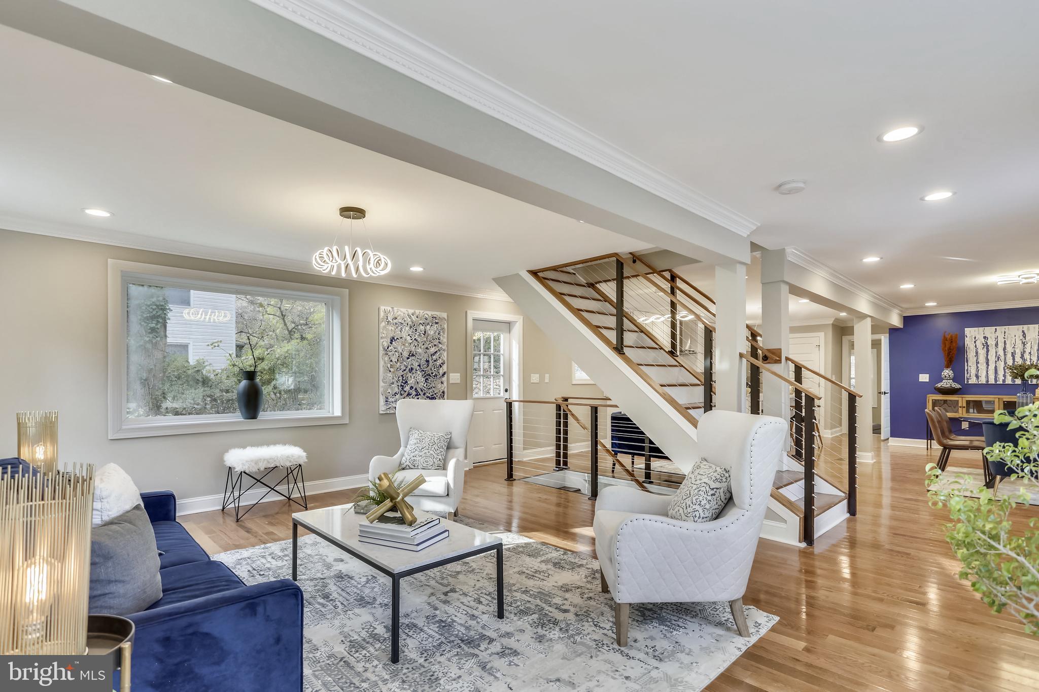 111 Sunnyside Road Silver Spring, MD 20910 - Photo 5 of 32 Living Room