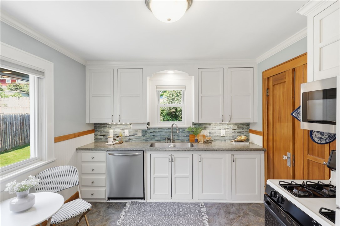 314 Brett Road Irondequoit, NY 14609 - Photo 10 of 27