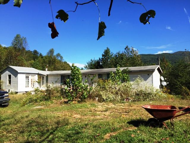 2203 Stone View Way Cosby, TN 37722 - Photo 3 of 6 IMG_2377