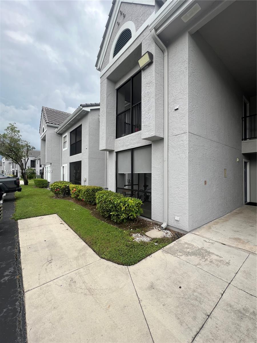 The Hammocks Miami, FL 33196 - Photo 5 of 20 a front view of a house with a yard