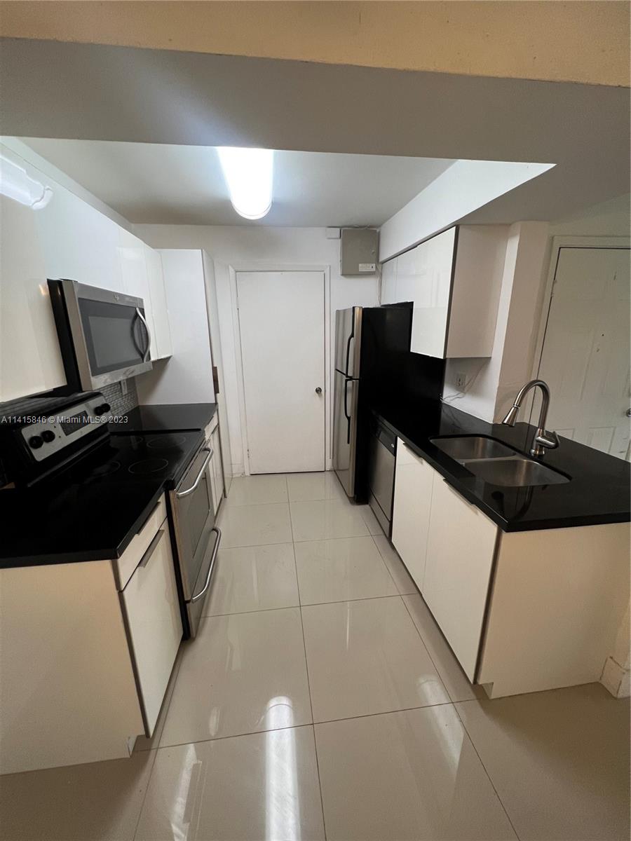 The Hammocks Miami, FL 33196 - Photo 9 of 20 a kitchen that has a sink and a refrigerator