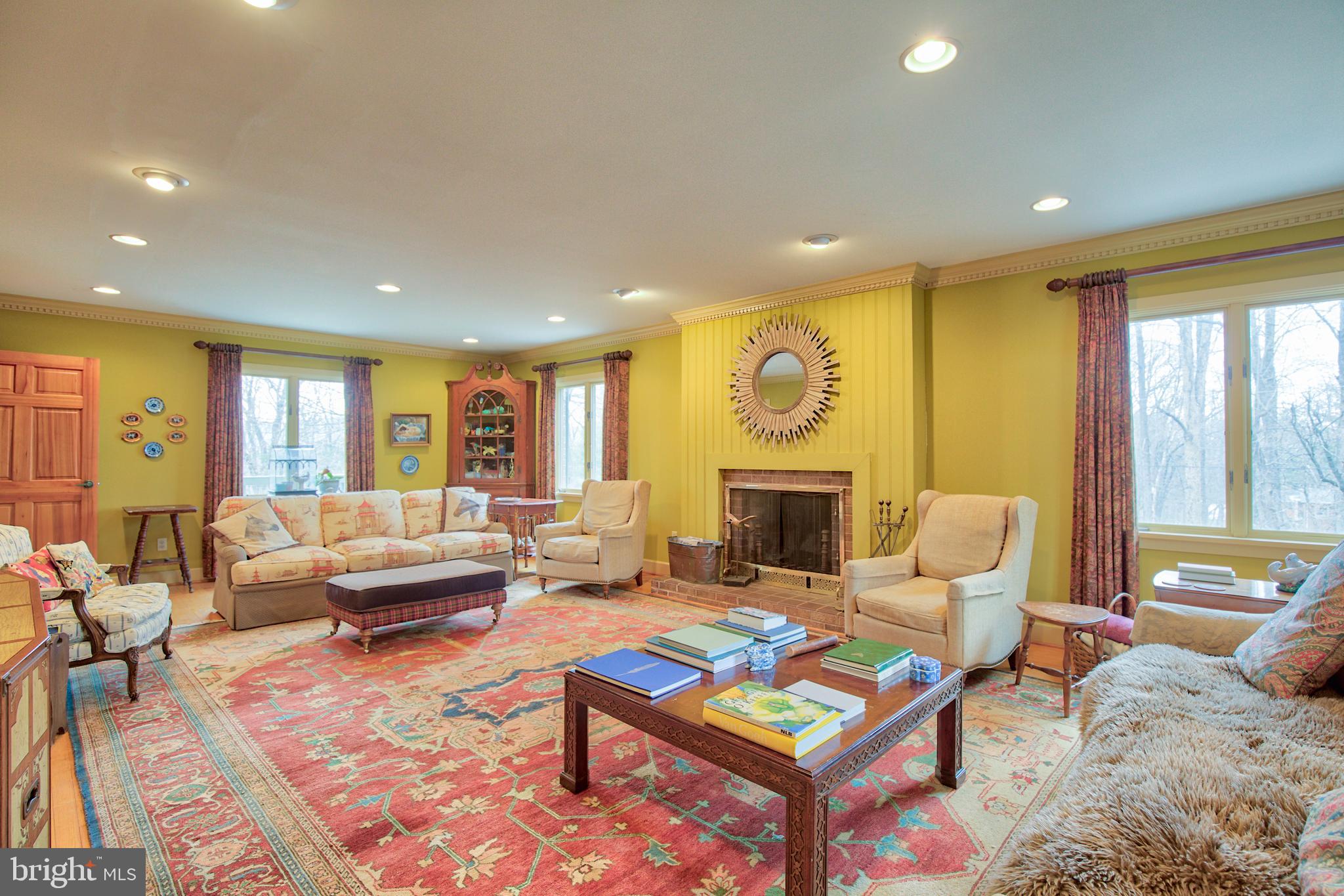 414 Dungadin Road Front Royal, VA 22630 - Photo 3 of 37 Living Room