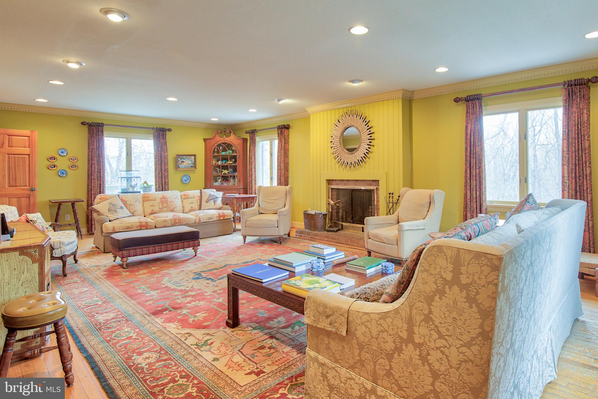414 Dungadin Road Front Royal, VA 22630 - Photo 5 of 37 Living Room