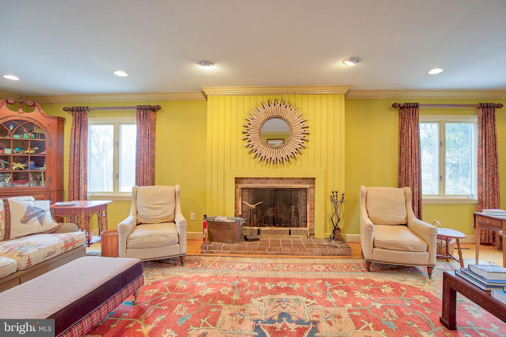 414 Dungadin Road Front Royal, VA 22630 - Photo 7 of 37 Living Room