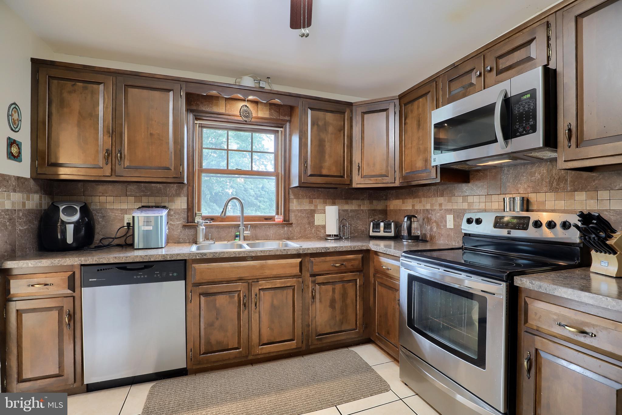 58 Buttonwood Drive Lititz, PA 17543 - Photo 3 of 28 Kitchen