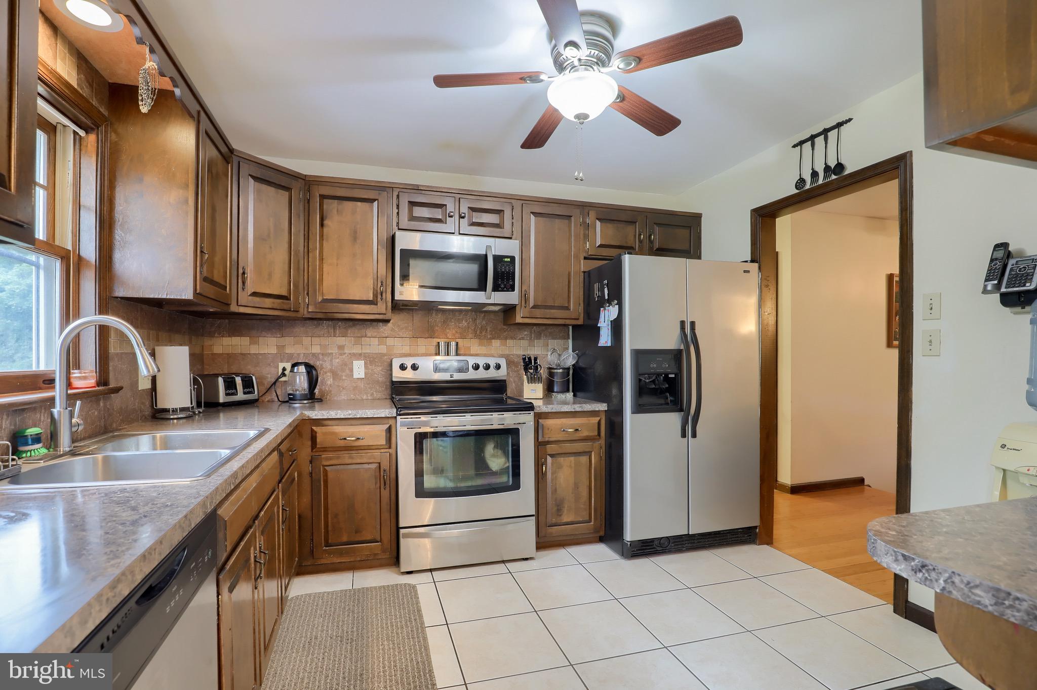58 Buttonwood Drive Lititz, PA 17543 - Photo 4 of 28 Kitchen