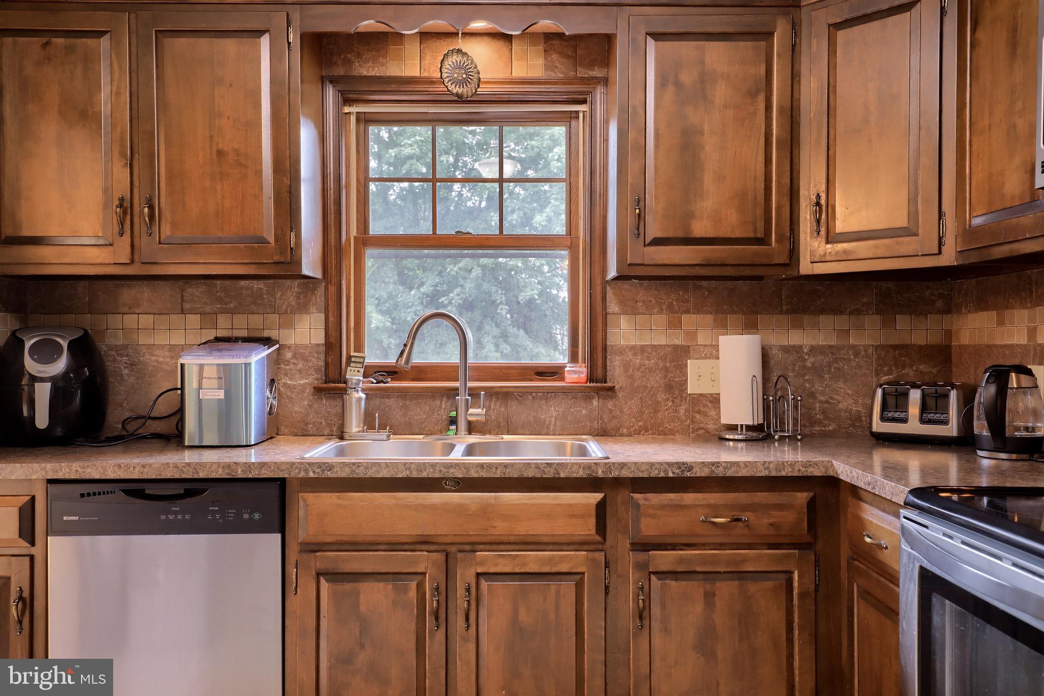 58 Buttonwood Drive Lititz, PA 17543 - Photo 5 of 28 Kitchen