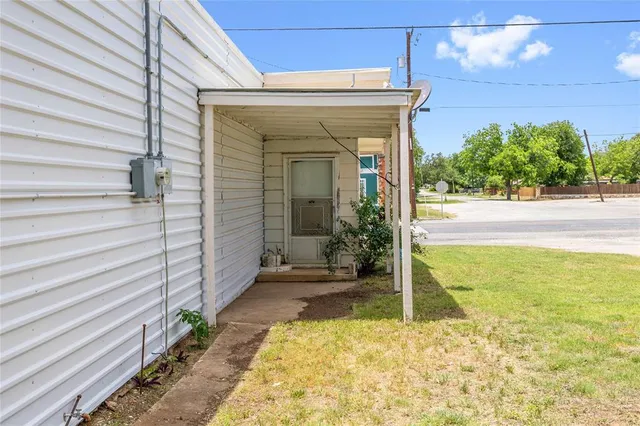 $50,000 | 201 First Street, Bangs, TX 76823