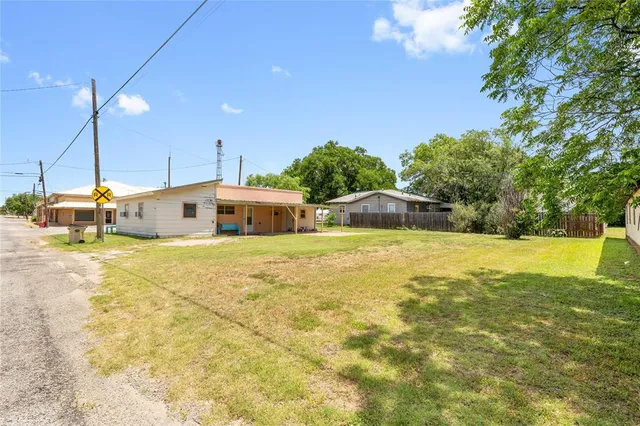 $50,000 | 201 First Street, Bangs, TX 76823