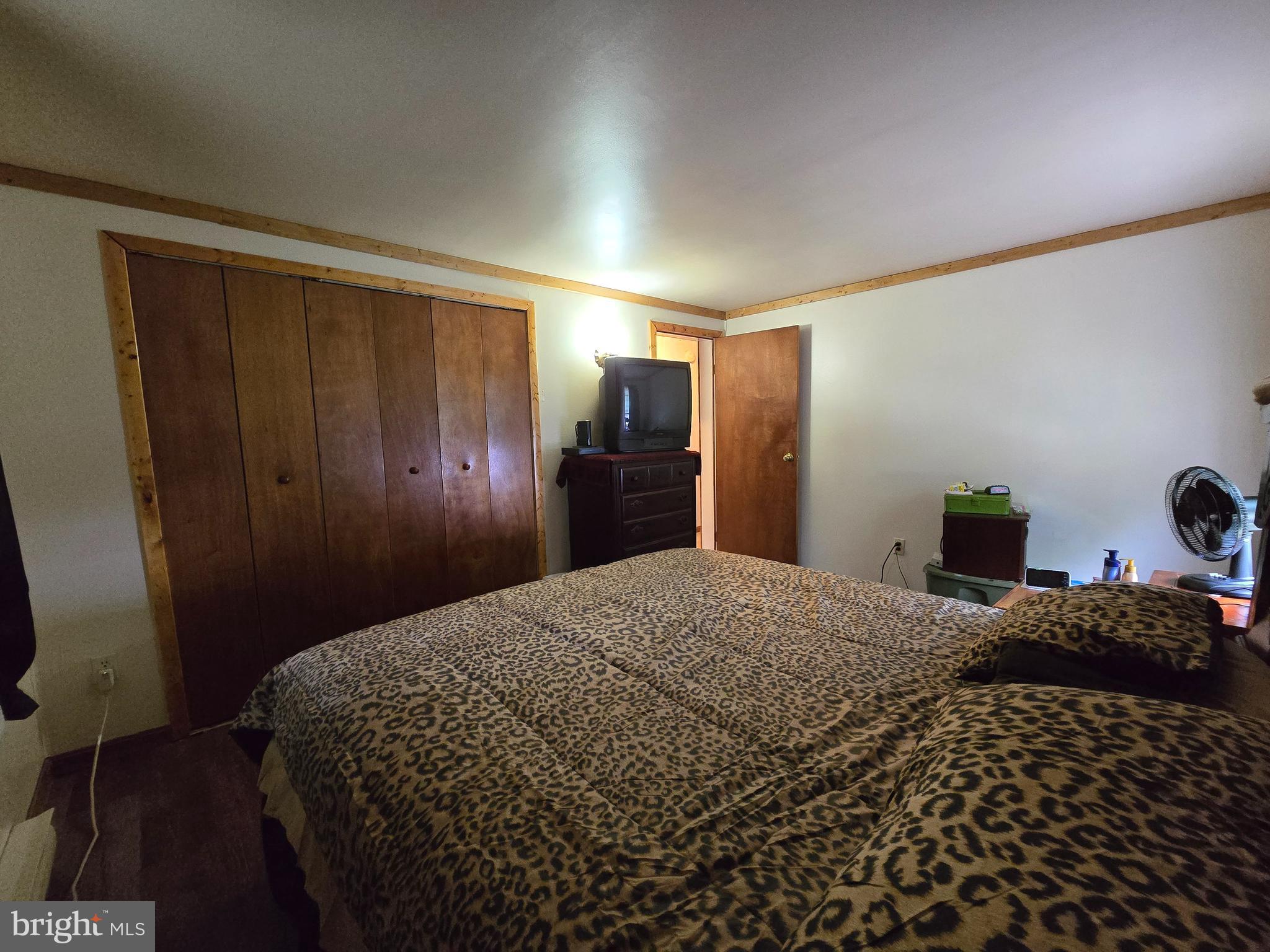 6231 Valley Road Berkeley Springs, WV 25411 - Photo 11 of 34 Primary bedroom